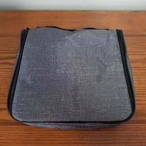 Hanging Traveler Case - Charcoal Crosshatch